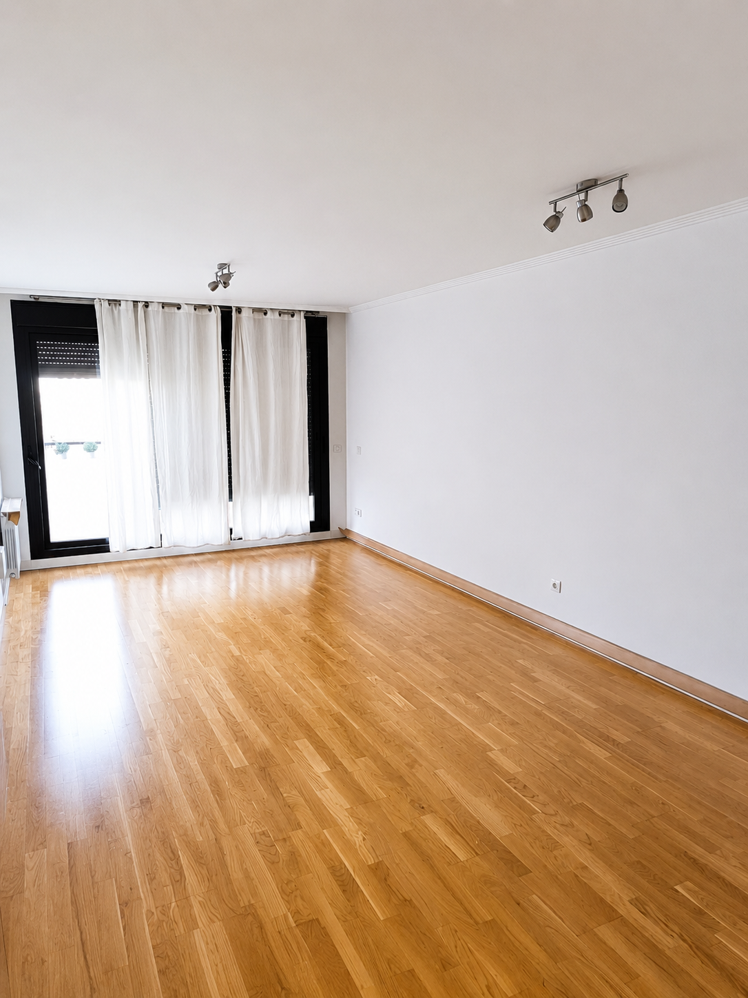 Resultado final de pintura interior en vivienda